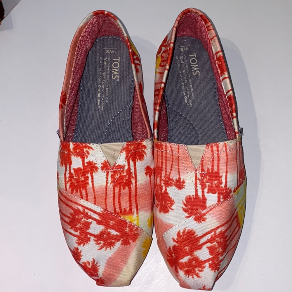 TOMS Women’s Classic Size 8 -GUC